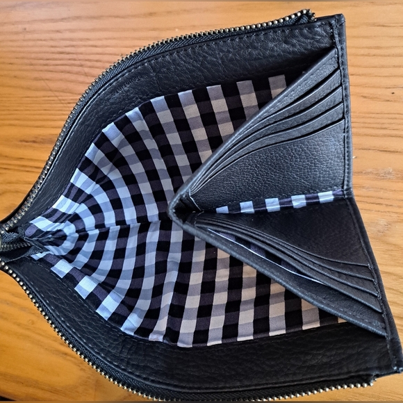 NWOT Sapahn GORGEOUS Black Leather Wristlet Clutch Purse w/ Built-In Wallet - Picture 3 of 10